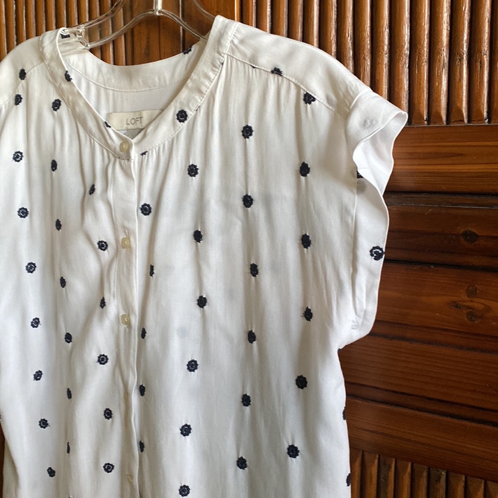 Women’s Loft Capped Sleeved Blouse - Picture 2 of 12